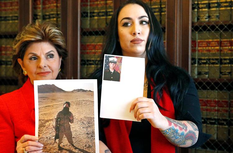 Erika Butner (th.) på 23 er en af de kvinder fra det amerikanske militær, der er blevet offer for deling og nøgenbilleder fra hendes mandlige kollegaer. Flere hundrede billeder er blevet delt i en hemmelig Facebook-gruppe og på et anonymt chatforum, hvor mandlige soldater har efterspurgt nøgenbilleder af navngivne kvindelige kollegaer. 