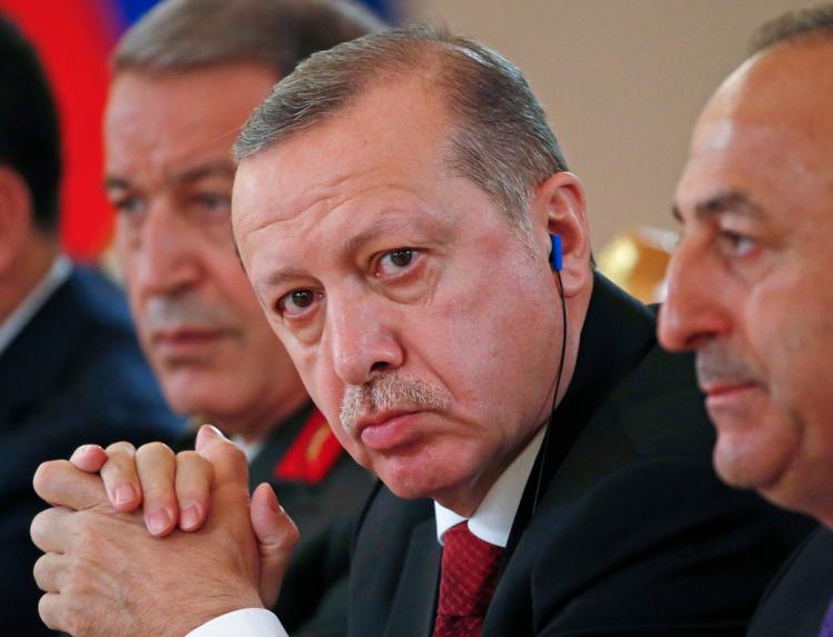 Recep Tayyip Erdogan truer med at nægte hollandske fly at lande i Tyrkiet. 