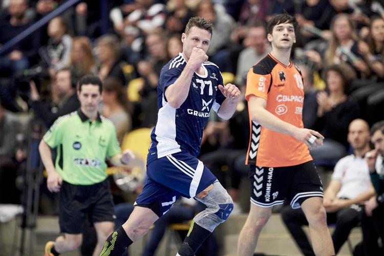 Veteranen Michael V. Knudsen spillede søndag en fremragende kamp mod schweiziske Kadetten Schauffhausen, der blev besejret 37-32.  