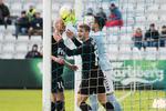 SønderjyskE var tæt på at øge 1-0-føringen mod OB i Odense. Her er det OB-målmand Sten Grytebust, der redder helt inde på stregen
 