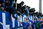 Lyngby har overrasket som oprykker i Superligaen og er blevet hyldet af fansene. Som her, hvor Mathias Tauber siger tak for støtten efter en hjemmekamp 