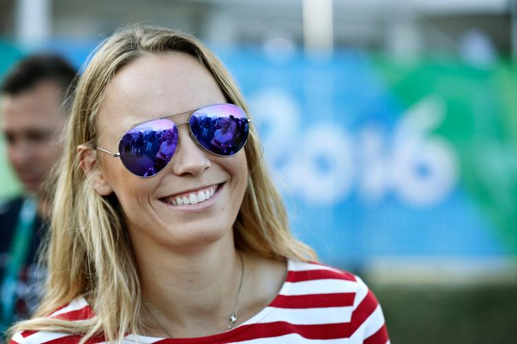Caroline Wozniacki har af og til behov for at gå i fred på gaden- Så tager hun en paryk på. 