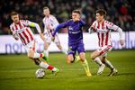 Mikkel DueLund fra FCM i midten jagter bolde forfulgt af de to AaB-spillere Joakim Mæhle (31) og Markus Holgersson (5) (AaB). 
