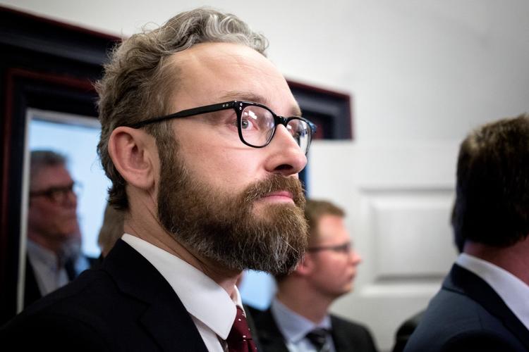 Transportminister Ole Birk Olesen stod tirsdag morgen skoleret for Folketingets post- og finansordførere i sagen om det nødlidende selskab PostNord.  