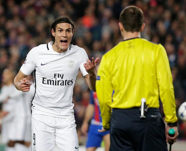 PSG's og Edinson Cavani er mere end utilfreds med dommerpræstationen i sidste uges Champions League-exit.  