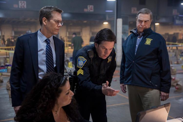 Kevin Bacon, Mark Wahlberg og John Goodman i en scene fra 'Patriots Day'.  
