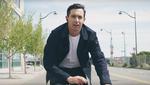 Til efteråret kommer der en version af 'Trucker'-jakken i Levi's 'The Commuter'-serie, der kan forbinde sig til din smartphone og styre musik, navigation m.m., alt sammen med et strøg på ærmet.  