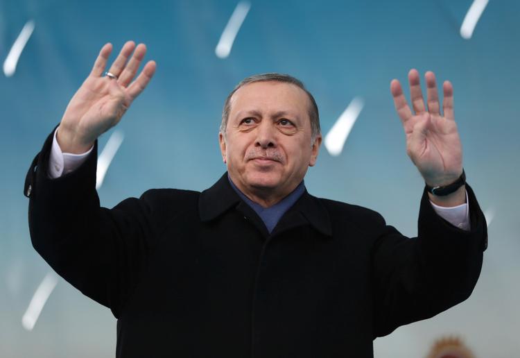 Tyrkiets præsident  Recep Tayyip Erdogan spiller højt spil forud for folkeafstemning. 
