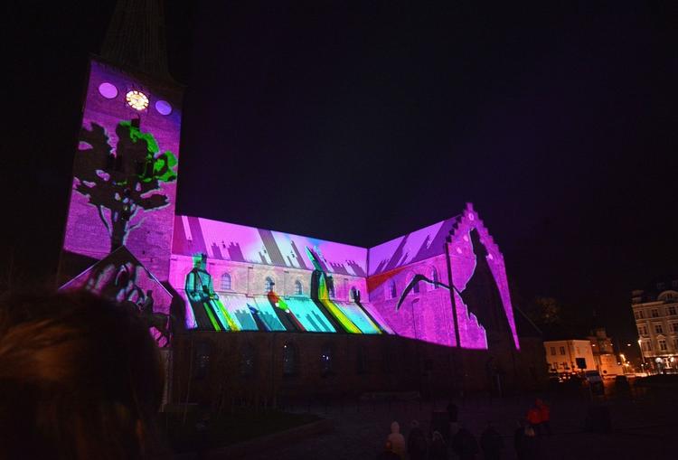 Aarhus Stories: Drabelige vikingeslag og pestens ofre ruller over Aarhus Domkirkes mure de kommende  aftner som led i Aarhus 2017.   