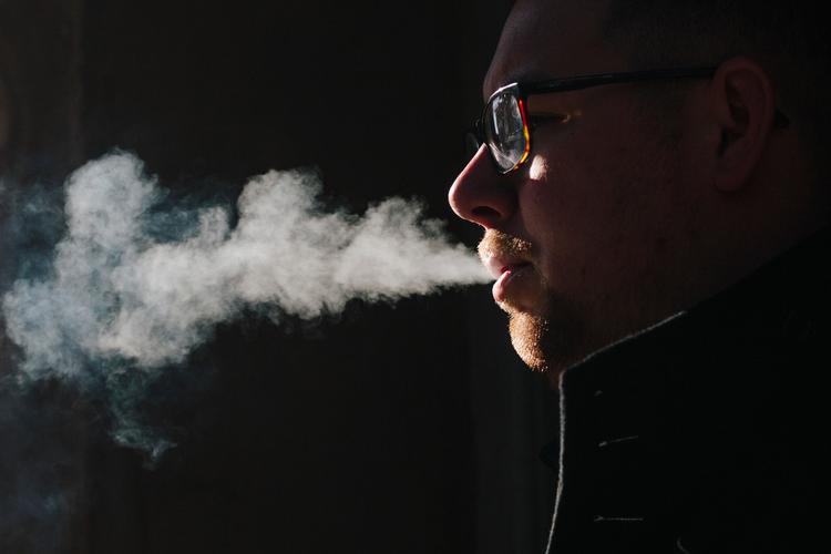 Thomas Jepsen er kommunikationschef i Philip Morris Danmark. Han røg tidligere cigaretter, men er skiftet til selskabets nye produkt, Iqos. 