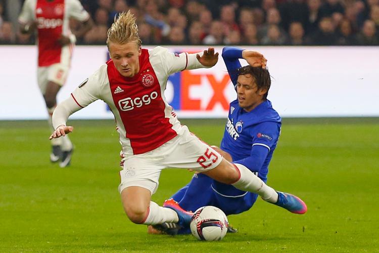 KobenhavFCK'erne havde svært ved at fange den kvikke, smarte Kasper Dolberg. Her bliver han tacklet af FCK's Uros Matic  