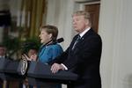 Stemningen virkede tydeligt anspændt til pressekonferencen mellem de to ledere, der repræsenterer to forskellige politiske stilarter og filosofier. 