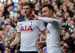  Christian Eriksen jubler med  Ben Davies.  