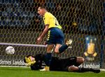 Et hovedstødsmål fuldendte Kamil Wilczeks første hattrick for Brøndby, da Jesper Hansen og Lyngby blev besejret 3-2. 