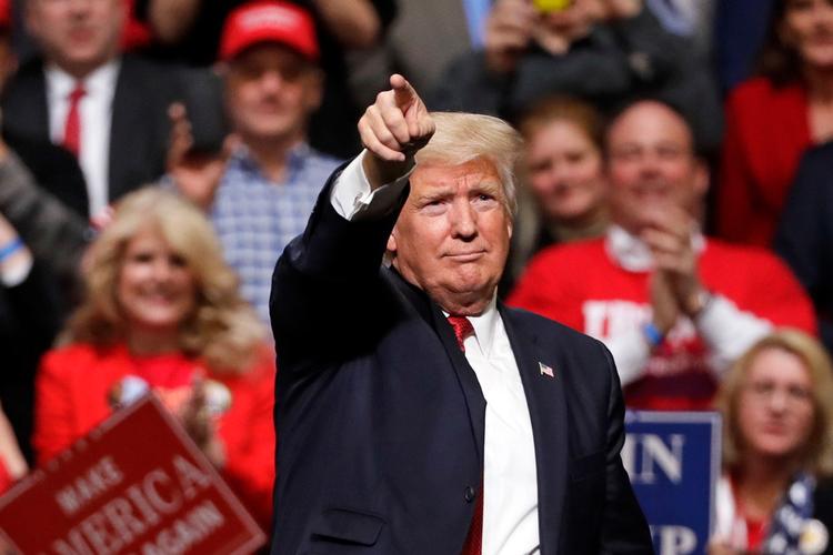 Han er muligvis blevet præsident, men ifølge Forbes er hans formue faldet en smule, viser en ny rangliste. 