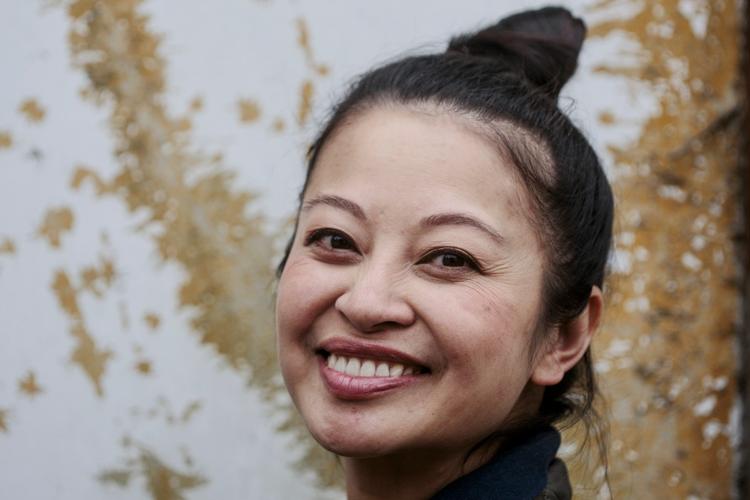 Mens Anh Lê gik rundt i haven og fandt ud af, at vietnamesiske urter sagtens kan gro under koldere himmelstrøg, kom ideen til en kogebog snigende. 