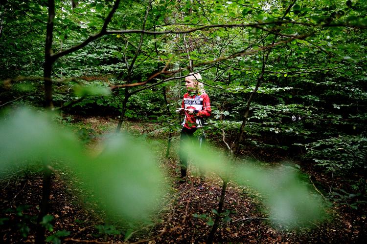 Maja Alm er flerfoldig verdensmester i orienteringsløb og en af de atleter, som den 48-årige filmede i smug. 