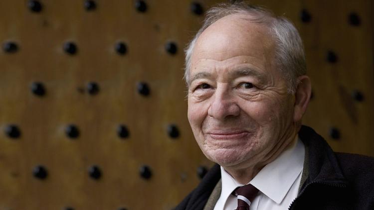 Colin Dexter skrev i alt 14 romaner om kriminalinspektør Morse, der også blev lavet til en succesfuld tv-serie. 