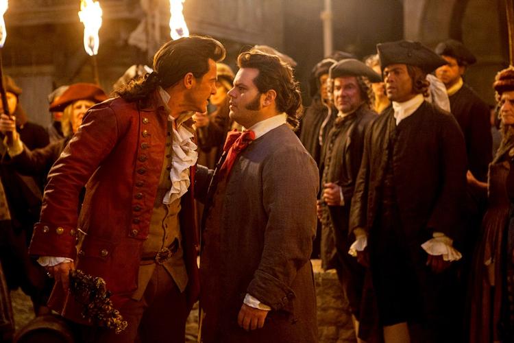 'Skønheden og udyret' antyder en romance melelm Gaston (Luke Evans) (t.v.) og LeFou (Josh Gad).  