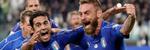 Den italienske anfører Daniele De Rossi (th.) jubler over over endnu et mål i VM-kvalifikationen. Holdet har ikke tabt i 54 kvalkampe til EM og VM i træk. I aften gælder det Albanien på hjemmebane i Palermo. 