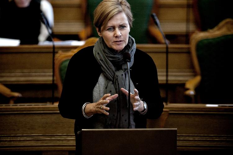 Mette Bock (LA) afviser, at flytningen af biblioteket er første skridt i en plan om helt af afvikle Kvinfo. 