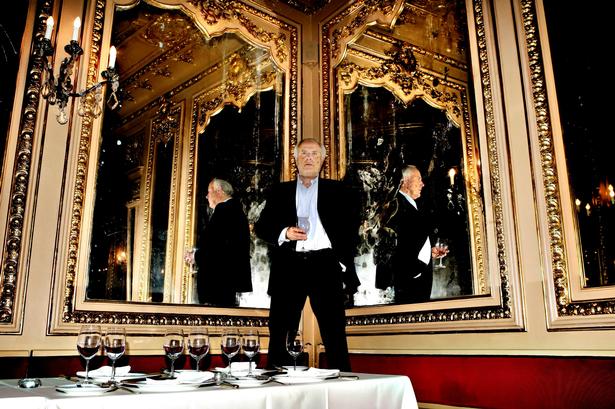 ... senere i 2006 var til middag med resten af FCKs bestyrelse på den gamle restaurant Tavares Rico dagen før Champions League-kampen mellem FC København og Benfica i Lissabon.  