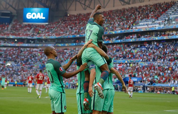 EM i Frankrig bød blandt andet på en dramatisk kamp mellem Portugal og Ungarn, der endte 3-3. I aften mødes de to hold endnu en gang. Denne gang i VM-kvalifikationen, hvor europamestrene fra Portugal på hjemmebane kan rykke et pænt skridt tættere på VM i Rusland med en sejr. 