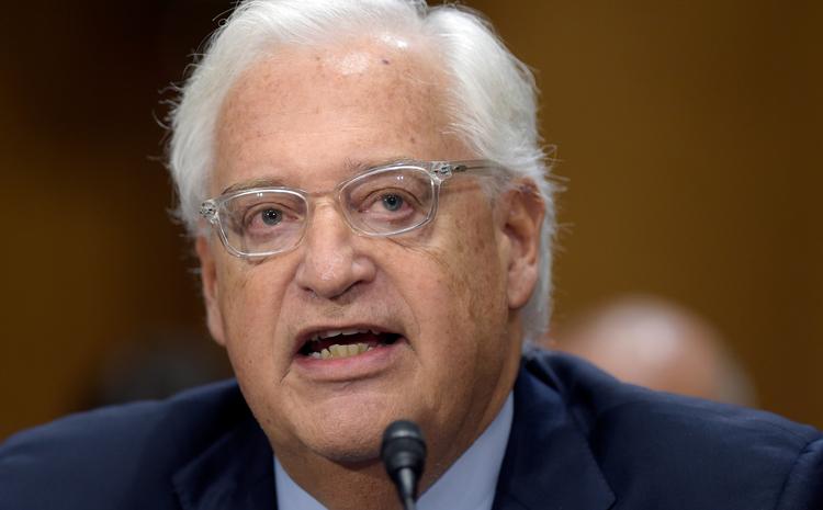 Friedman har ingen diplomatisk erfaring. Han er en af Trumps gamle venner og har arbejdet som advokat for den tidligere forretningsmand fra New York. 