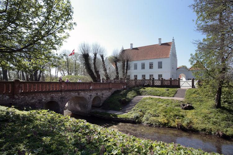 Danmark har mange smukke slotte og herregårde. Tip os om de mest mageløse.  