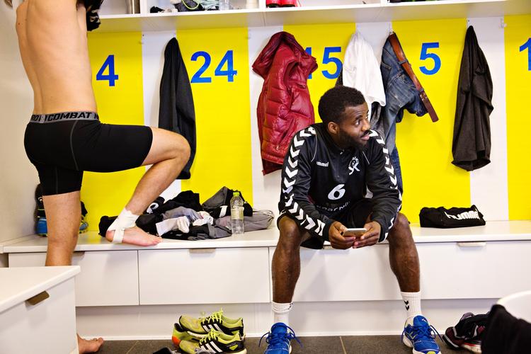 Ayinde Lawal er en af bare fire spillere i Skive-truppen, der har rundet 25 år. Den nigerianske midtbanekriger  fylder 29 til maj. 
 