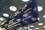 Fra nu og hen over sommeren bygges der om i sikkerhedskontrollen i Københavns lufthavn. Tavlerne viser de øjeblikkelige ventetider.  