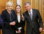 Marine le Pen sammen med formanden for det russiske parlament, Vjatjeslav Volodin i Moskva i dag.  