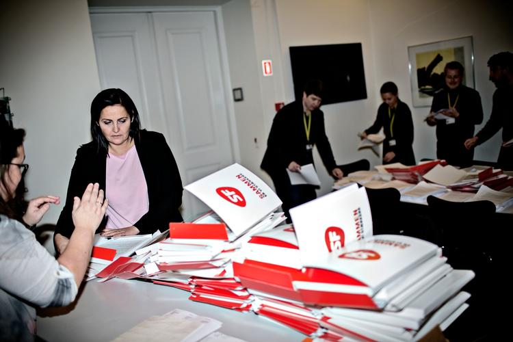Partiformand Pia Olsen Dyhr og resten af SF-toppen er kommet i modvind på grund af ne stramninger af asyllovgivningen. 