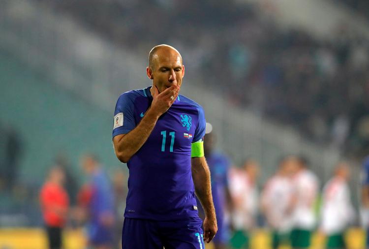 Arjen Robben og de øvrige hollandske spillere måtte atter se sig dukket. 