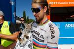 Peter Sagan forstår at tiltrække sig opmærksomhed og skabe sig venner overalt, hvor han kommer frem. Her poserer han med en kænguruunge under årets Tour Down Under. 