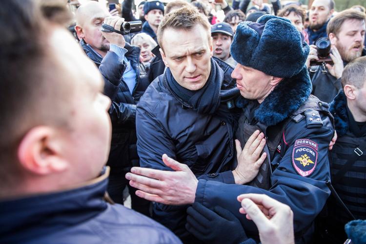 Alexei Navalnij, Ruslands ledende oppositionsfigur, transporteres væk af politiet under en demonstration i Moskva, Rusland. 