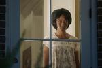 I filmen 'Get Out' besøger Chris sin kæreste Roses forældre for første gang. Hun har ikke fortalt dem, at han er sort, og synes, han bekymrer sig for meget om, hvordan de vil reagere. De har jo stemt på Obama! Som weekenden går det dog op for Chris, at der er noget helt galt med det sted, Rose kommer fra.  