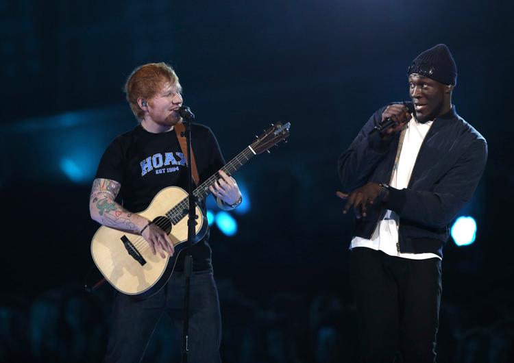 Stormzy optræder her til Brit Awards 2017 sammen med Ed Sheeran. 
(Foto: Joel Ryan/Invision/AP) 