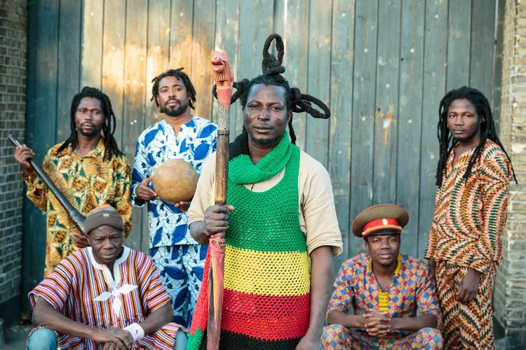 King Ayisoba brød i 2006 igennem i Ghana med sangen 'I Want To See You My Father'. Han har optrådt flere gange her i landet. 