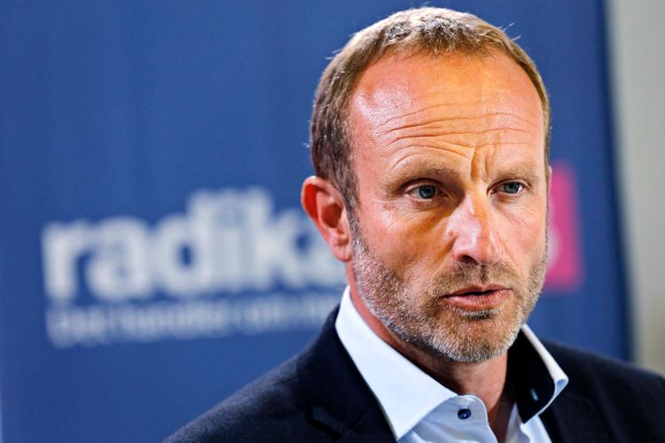 De Radikales finansordfører, Martin Lidegaard, ærgrer sig. »Det er en brandærgerlig fejl fra vores side«. 