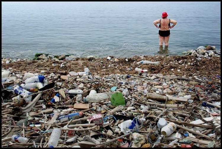 Plastik er praktisk og fylder i vores hverdag, men mange synes, det fylder alt for meget og ender forkerte steder. 
Arkivfoto: Thomas Borberg 