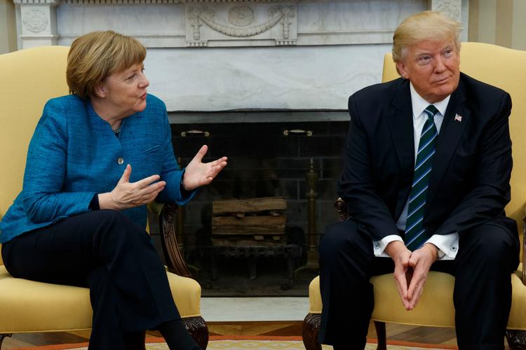 Angela Merkel blev rost for sin overbærende optræden overfor Præsident Trumps kolde skulder. Måske kan Lars Løkke Rasmussen lade sig inspirere af Merkel, før han i dag mødes med Trump i Det Ovale Værelse 