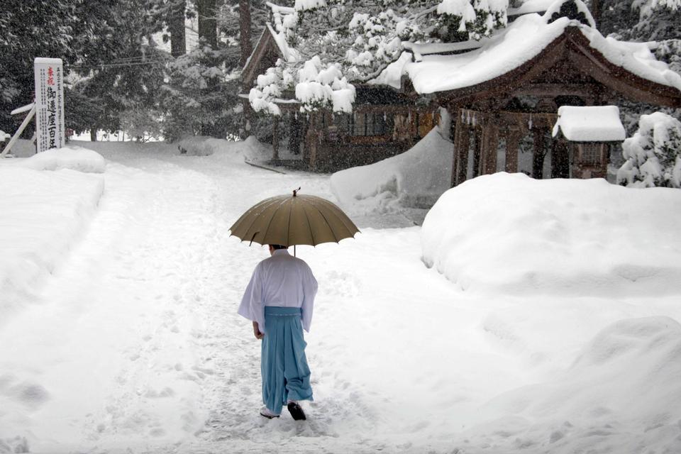 Snestorm i Yahiko, Japan. 29. maj, 2004. 