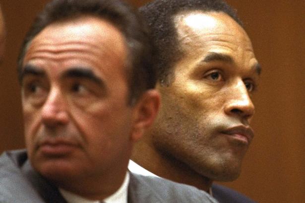 O.J. Simpson og hans advokat Robert Shapiro i et retslokale i Los Angeles. 26. august, 1994. 