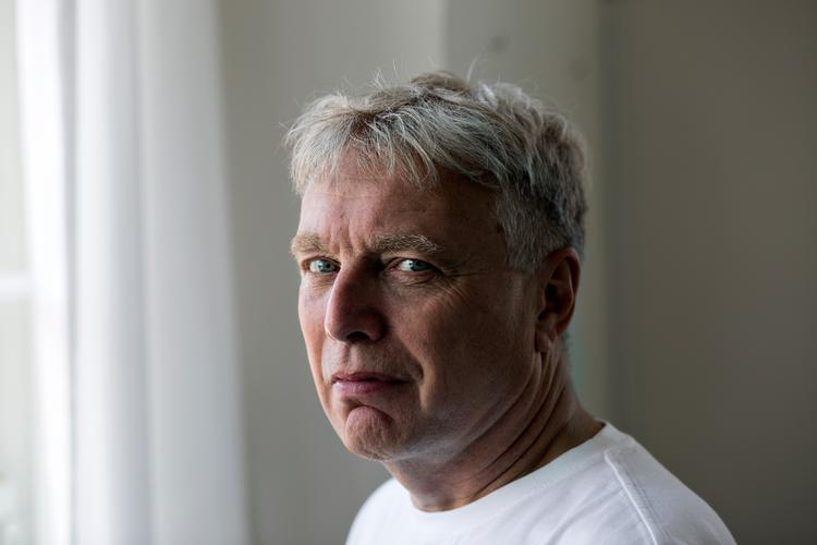 Alternativets formand Uffe Elbæk advarer mod mistillid og stikkeri.  