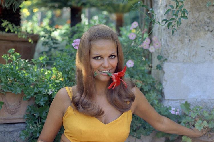 Claudia Cardinale ses her i august 1968 - ni år efter det ikoniske foto blev taget.  