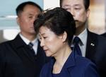 Den 65-årige Park Geun-hye er sammen med sin veninde Choi Soon-sil anklaget i en sag om afpresning af store virksomheder, som skulle støtte Parks politiske initiativer. 
