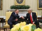 Præsident Donald Trump tog imod Løkke i Det Ovale Værelse. 
