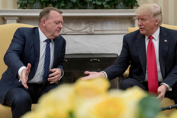 Lars Løkke Rasmussen gav et smældende hestehandlerhåndtryk til den amerikanske præsident. Men det var få konkrete tilsagn statsministeren havde med ud efter et møde "i en god og munter tone". 