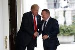 Alt var ved det gamle, da den amerikanske præsident tog imod den danske statsminister - selv Trump har ikke kunnet ryste Danmarks tro på sin egen rolle. 